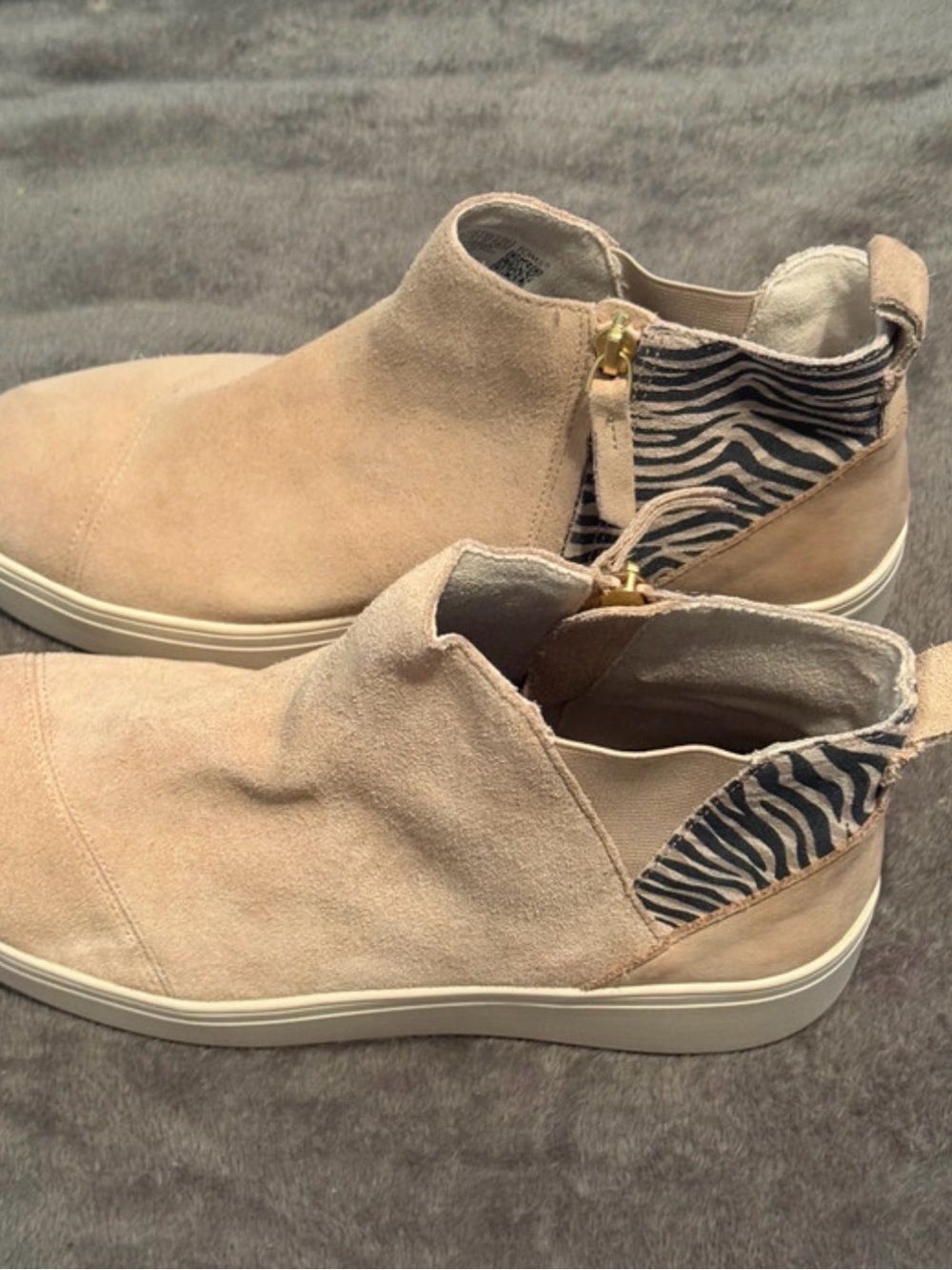 Tom’s Zebra Print Tan Platform Heeled Booties Women’s 9.5 Good Condition